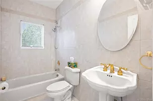 170 McKinley Ave, Franklin Square, NY 11010 - Photo 7