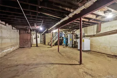 67-10 Selfridge Street, Forest Hills, NY 11375 - Photo 31