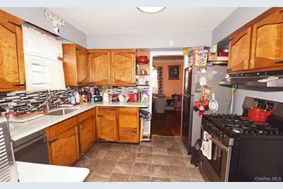 1020 Garden Place, Baldwin, NY 11510 - Photo 9