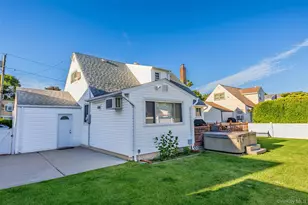 162 N Elm St, Massapequa, NY 11758 - Photo 31