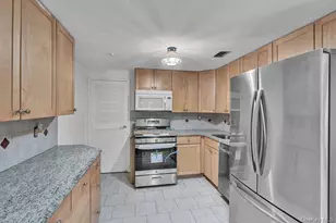 685 Blue Ridge Rd, Medford, NY 11763 - Photo 9