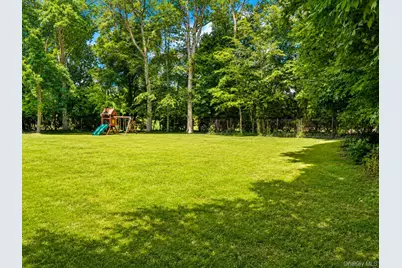 46 Mayfair Drive, Huntington, NY 11743 - Photo 3