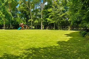 46 Mayfair Dr, Huntington, NY 11743 - Photo 3