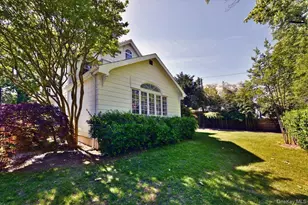 9 Nassau Dr, Great Neck, NY 11021 - Photo 3