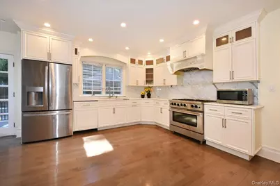 9 Nassau Drive, Great Neck, NY 11021 - Photo 13