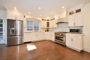 9 Nassau Dr, Great Neck, NY 11021 - Photo 13