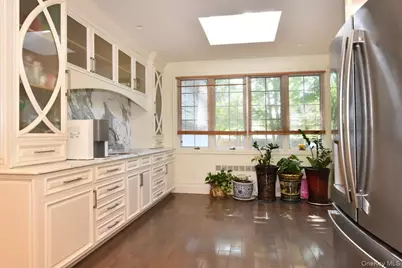 9 Nassau Drive, Great Neck, NY 11021 - Photo 15