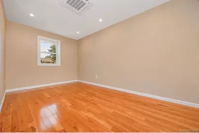 426 N Corona Avenue #7, Valley Stream, NY 11580 - Photo 17