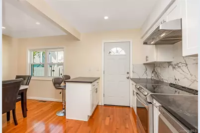 426 N Corona Avenue #7, Valley Stream, NY 11580 - Photo 9