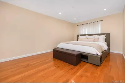 426 N Corona Avenue #7, Valley Stream, NY 11580 - Photo 13