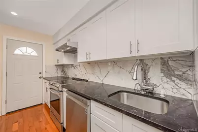 426 N Corona Avenue #7, Valley Stream, NY 11580 - Photo 11
