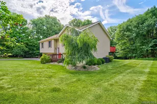 1019 Benjamin Vankeuren Dr, Pine Bush, NY 12566 - Photo 5
