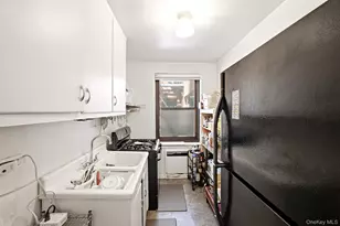 75-05 210, Oakland Gardens, NY 11364 - Photo 7