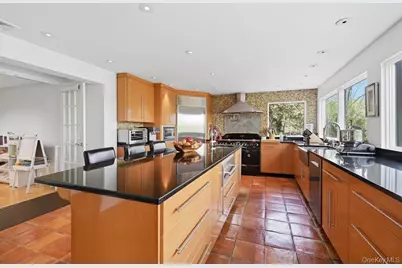 8 Idle Day Knoll, Centerport, NY 11721 - Photo 9