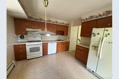11 Lynbrook Road, Poughkeepsie, NY 12603 - Photo 9
