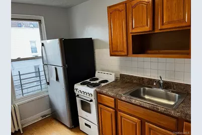 8810 170th Street #2 R, Jamaica, NY 11432 - Photo 3