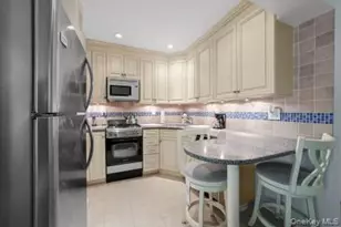 42-30 Douglaston Pkwy, Douglaston, NY 11363 - Photo 7