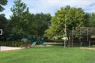 42-30 Douglaston Pkwy, Douglaston, NY 11363 - Photo 29