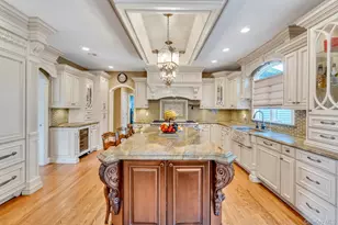 25 Yellow Top Ln, Smithtown, NY 11787 - Photo 13