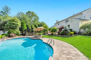 25 Yellow Top Ln, Smithtown, NY 11787 - Photo 45