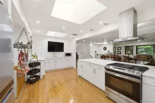 37 Windham Dr, South Huntington, NY 11746 - Photo 11
