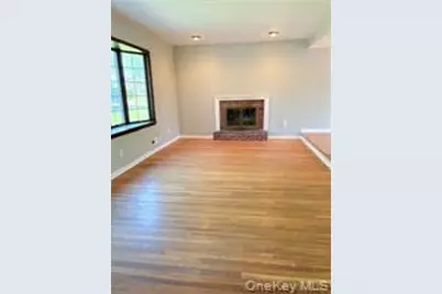 10 Elderwood Ln, Melville, NY 11747 - Photo 9