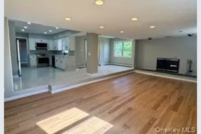 10 Elderwood Ln, Melville, NY 11747 - Photo 7