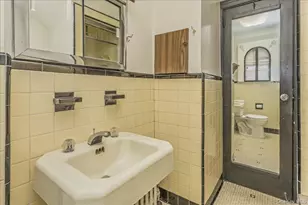 254-23 83rd Ave, Glen Oaks, NY 11004 - Photo 11
