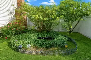 20 Loretta Ct, Coram, NY 11727 - Photo 9