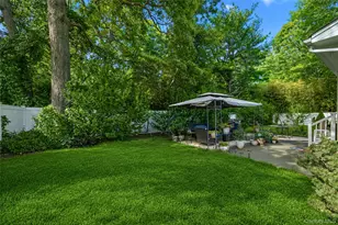 20 Loretta Ct, Coram, NY 11727 - Photo 7