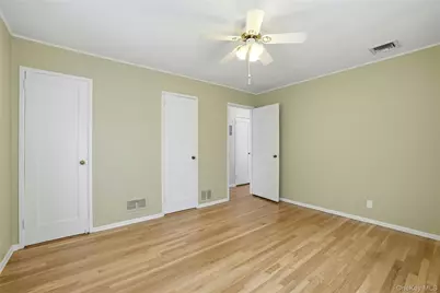 324 Coleridge Street, Levittown, NY 11756 - Photo 15
