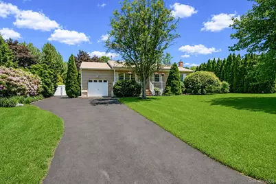 100 Donna Drive, Calverton, NY 11933 - Photo 3