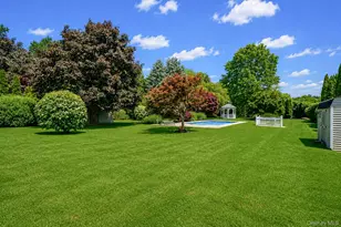 100 Donna Dr, Calverton, NY 11933 - Photo 9