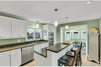 530 Woodcliff Drive, Mattituck, NY 11952 - Photo 9