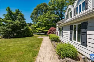 11 Annemarie Dr, Saint James, NY 11780 - Photo 3