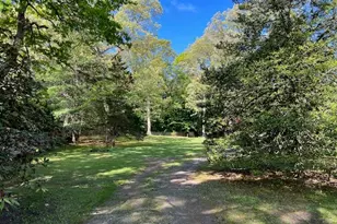 35 Pidgeon Hill Rd, Huntington Station, NY 11746 - Photo 13