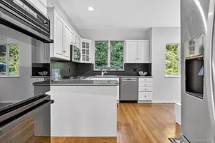 190 Sussex Dr, Manhasset, NY 11030 - Photo 11