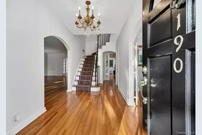 190 Sussex Drive, Manhasset, NY 11030 - Photo 5
