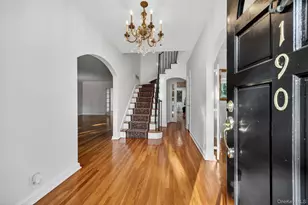 190 Sussex Dr, Manhasset, NY 11030 - Photo 5