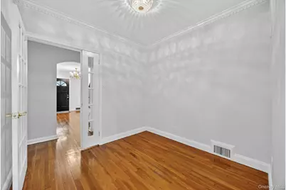 190 Sussex Drive, Manhasset, NY 11030 - Photo 13