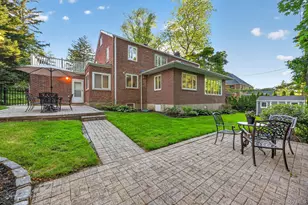 190 Sussex Dr, Manhasset, NY 11030 - Photo 3