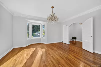 190 Sussex Drive, Manhasset, NY 11030 - Photo 9