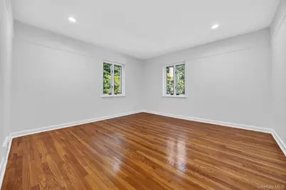 190 Sussex Drive, Manhasset, NY 11030 - Photo 17
