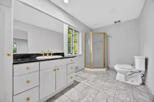 190 Sussex Dr, Manhasset, NY 11030 - Photo 19