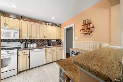 32 Broadway, New Hyde Park, NY 11040 - Photo 7