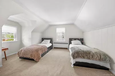 32 Broadway, New Hyde Park, NY 11040 - Photo 13