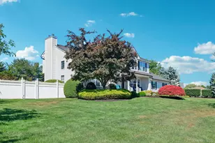 43 Sweetgum Ln, Miller Place, NY 11764 - Photo 3