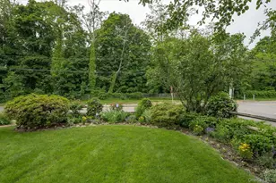 63 Cedar Rd, Westbury, NY 11590 - Photo 27