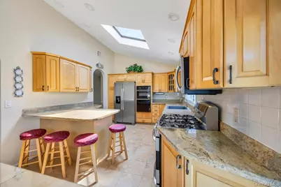 25 Laurel Place, Bethpage, NY 11714 - Photo 5