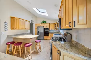 25 Laurel Pl, Bethpage, NY 11714 - Photo 5